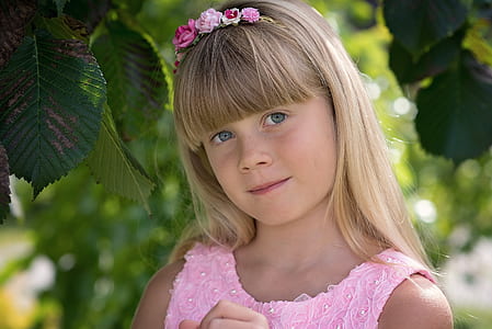 girl wearing pink top thumbnail