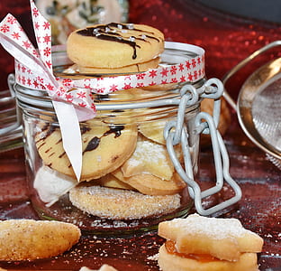 cookie in glass jar thumbnail