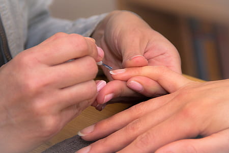 manicure focus photography thumbnail