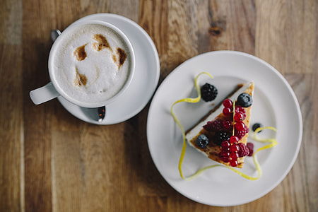 Cup of coffee and berry cheesecake thumbnail