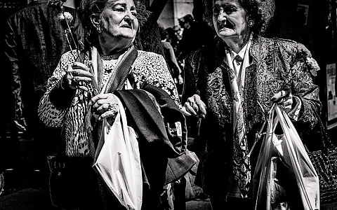 two women talking while walking thumbnail