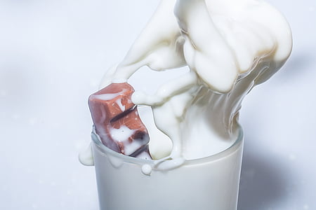 macro photo of glass of milk thumbnail