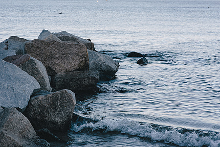 Rocky shoreline thumbnail