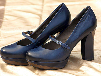pair of black leather round-toe stilettos thumbnail