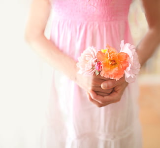 close-up photo of woman holding yellow and white flowers bouquet thumbnail