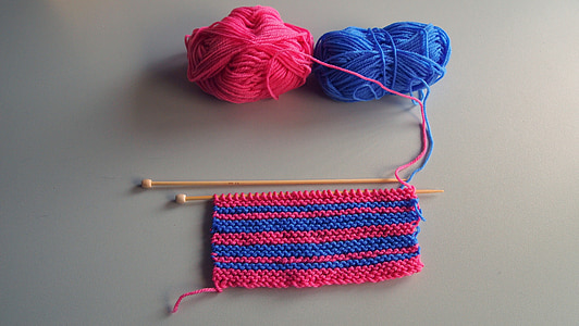 red and blue yarns thumbnail
