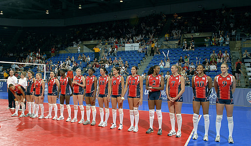line up of female volleyball player thumbnail