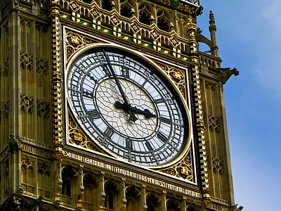 closeup photo of Big Ben clock tower thumbnail