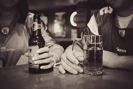 two person drinking beer thumbnail