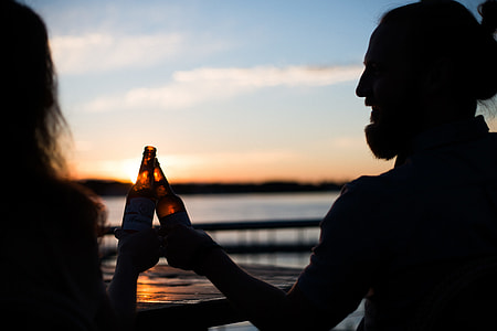 two person drinking beers thumbnail