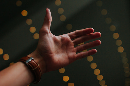 person's left hand thumbnail