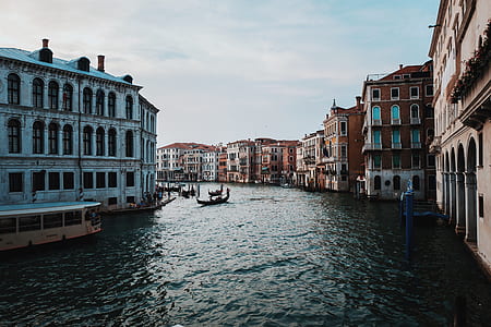 photo of boat on body of water thumbnail