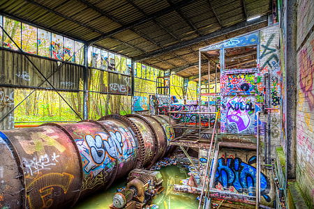 graffiti in building wallpaper thumbnail