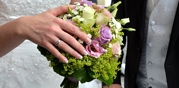 woman holding bouquet of flowers thumbnail