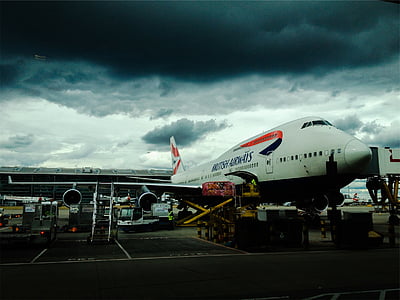 white airliner thumbnail