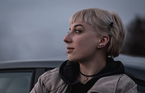 woman looking sideways thumbnail