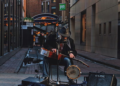 street performer on road thumbnail