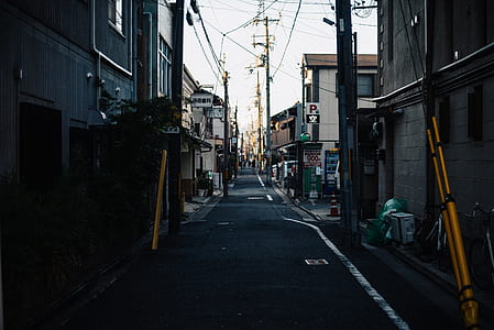 empty road thumbnail