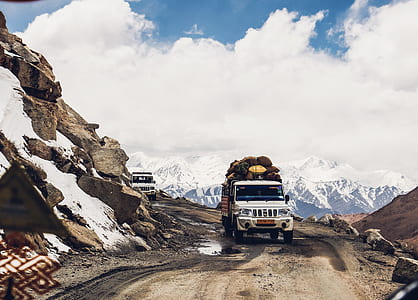 white Mahindra truck thumbnail