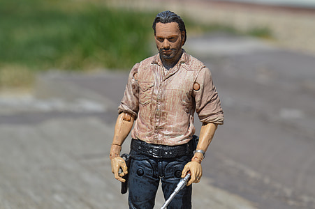 shallow focus photography of Rick Grimes action figure thumbnail