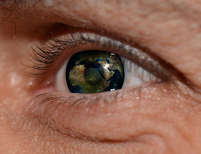 person's right eye thumbnail