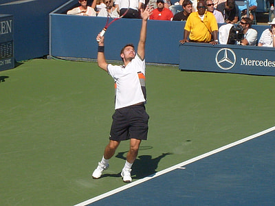 man playing tennis thumbnail