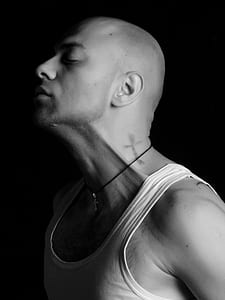 photo of man wearing tank top thumbnail