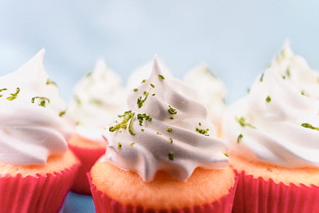closeup photography of cupcakes with white icing thumbnail