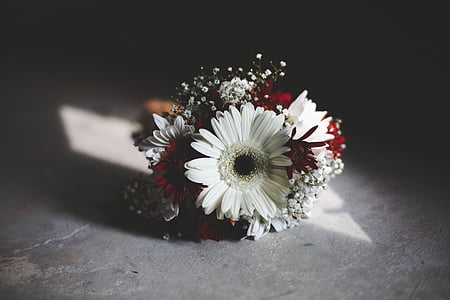 bouquet flowers on floor thumbnail