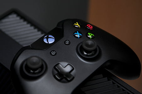 black Xbox One controller thumbnail
