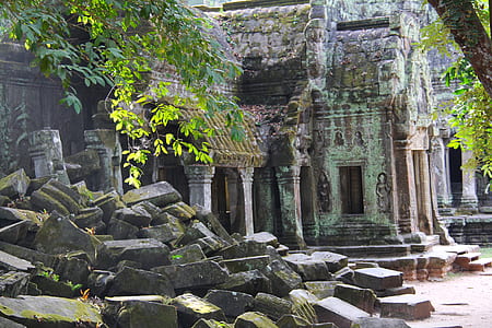gray concrete column ruins thumbnail