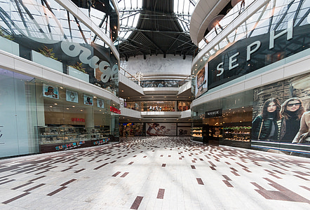 loandscape photo of empty mall thumbnail