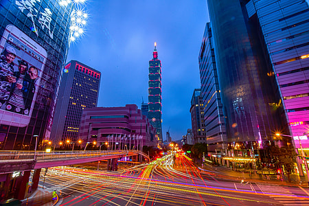 time lapse photography of Taipei 101 thumbnail
