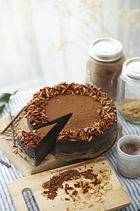 round round cake with icing thumbnail