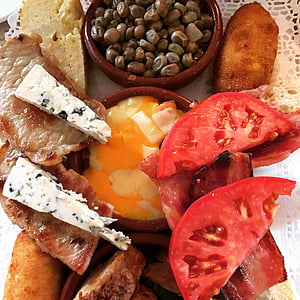 sliced meat with vegetables thumbnail
