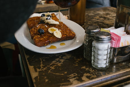 toaster bread with maple syrup and bananas thumbnail