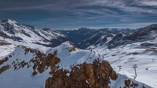 people on top of Mt. Everest thumbnail