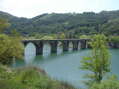 Luna Reservoir, Reservoir Spain thumbnail