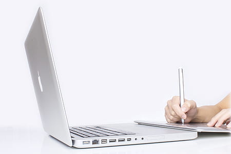 person holding apple pen thumbnail