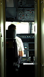man pilot of a plane thumbnail