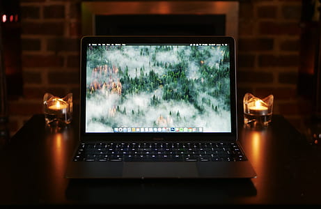 turned on MacBook Pro thumbnail