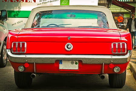 classic red car thumbnail