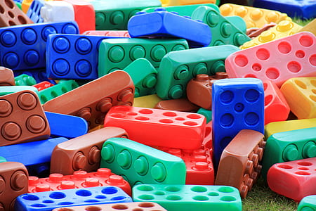 plastic building blocks thumbnail