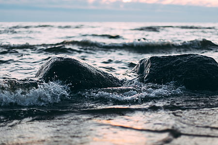 waves crashing on rocks thumbnail