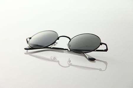 black sunglasses thumbnail