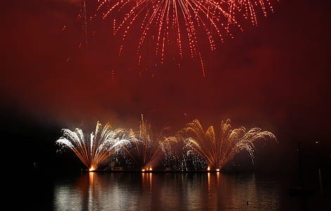 wide angle photo of fireworks thumbnail
