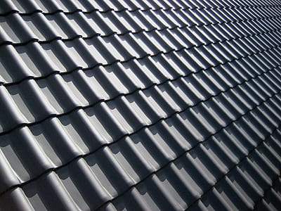 white roof close-up photo thumbnail