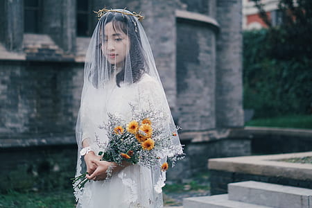 bride holding bouquet of flowers thumbnail