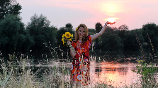 woman holding sunflower thumbnail