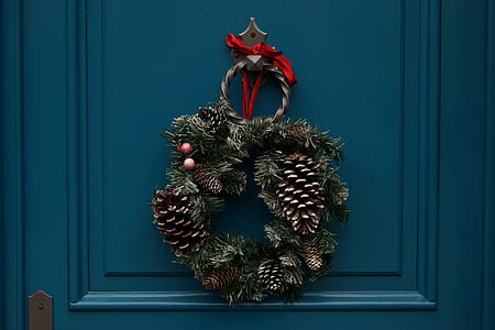 green and brown wreath thumbnail